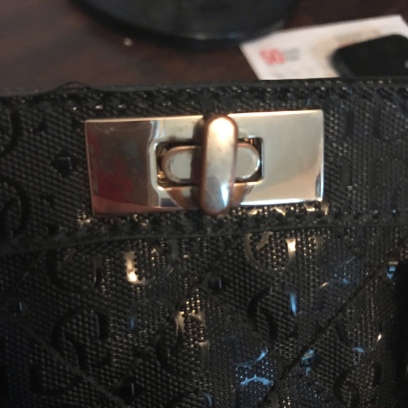 GUESS PURSE - Picture 5 of 6